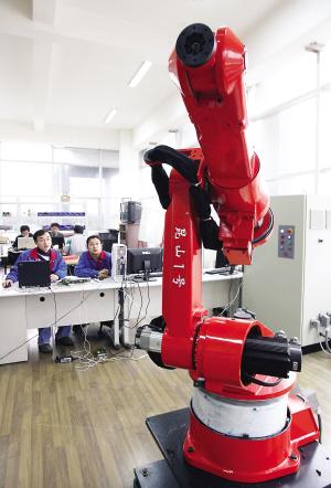 日前,由我国民企自主研发的第一台工业焊接机器人,在昆山华恒河接